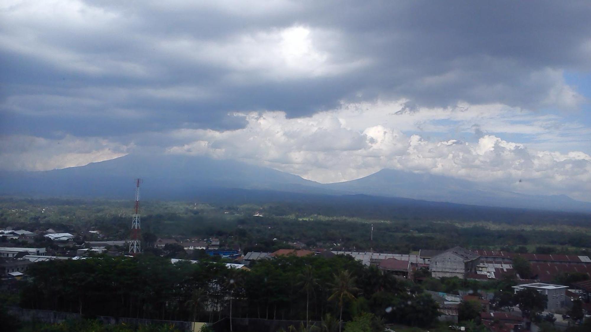 Atria Hotel Magelang Exterior photo